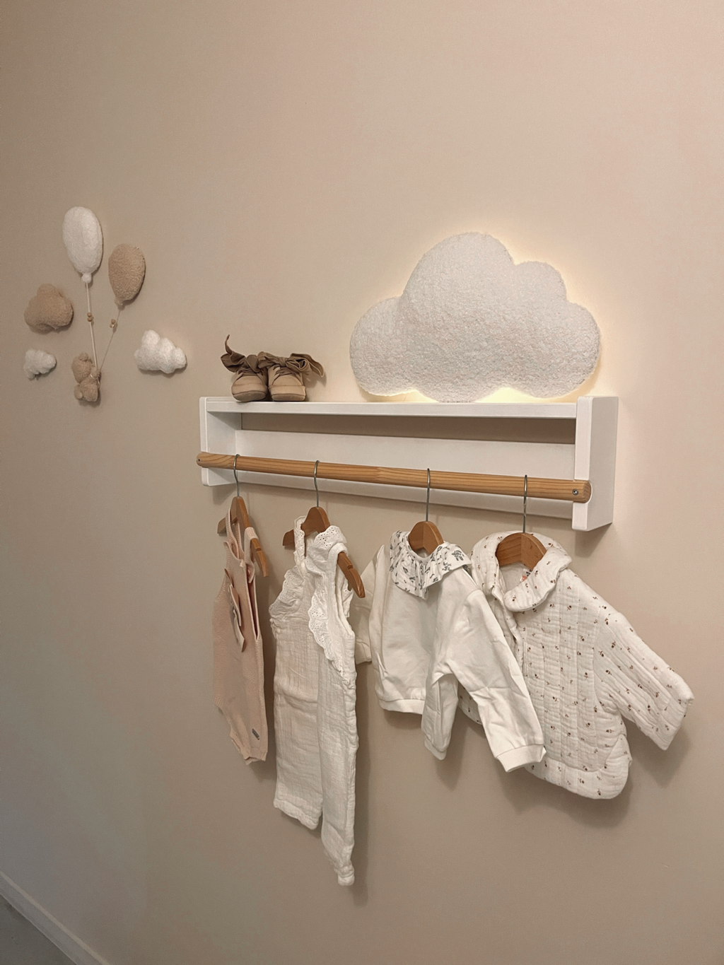 Cloud bouclé wall decor